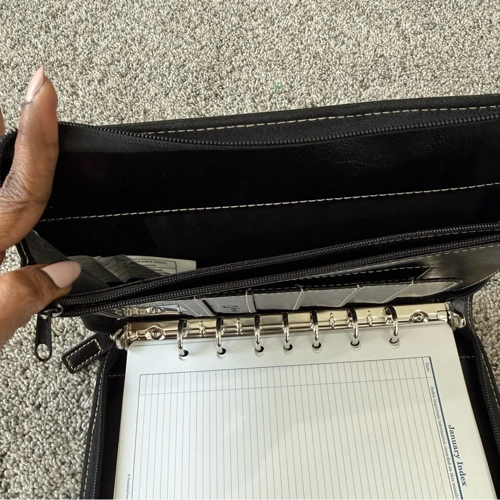 Franklin Covey Black Zip Around Leather 7 Ring Compact Planner 5.5 X 8.5 Inches - Picture 9 of 14